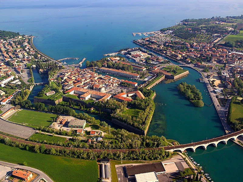 VISIT PESCHIERA (FROM SIRMIONE)